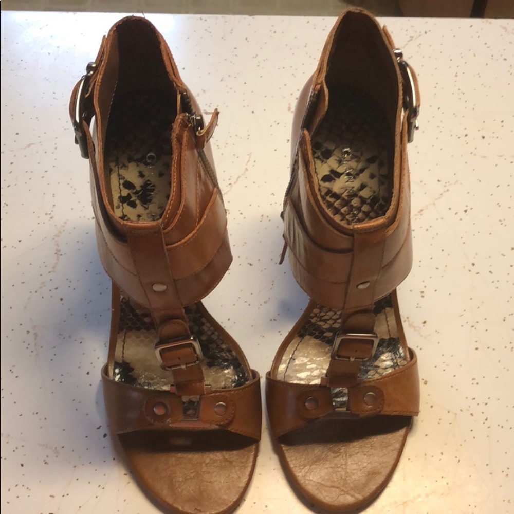 Gianni Bini Peep toe heels